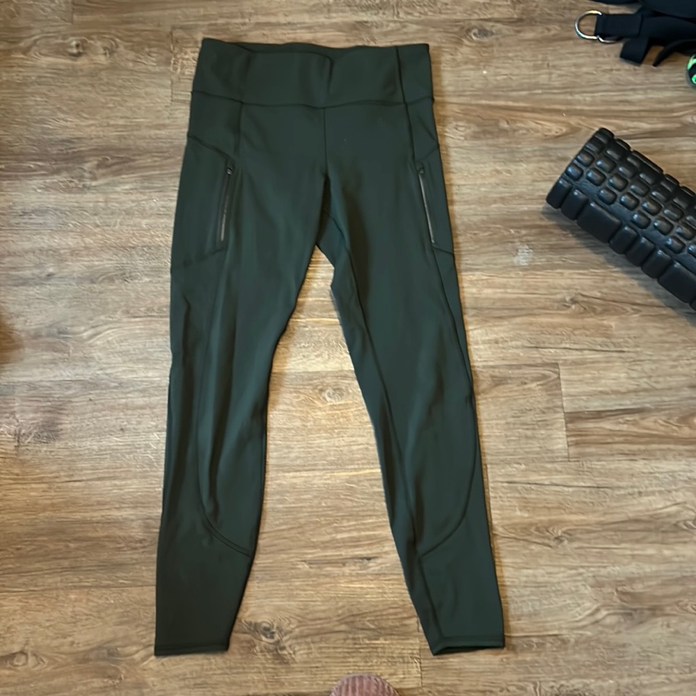 Lightly used Athleta Rainer Tight Legging Trainer. Large/ Tall.